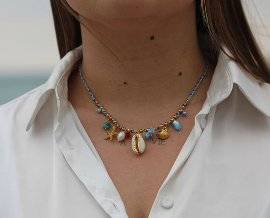 Collier alana, tissus bleu et or, pampille coquillage étoile de mer, or