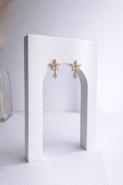 Boucles d'oreille or, fleurs et diamants 