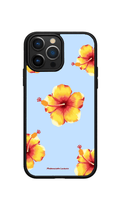 Coque de téléphone Hibiscus de la collection Beaux Jours avec grandes fleurs tropicales roses et rouges sur fond bleu.