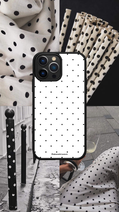 Coque de téléphone Mini Pois de la collection Beaux Jours avec motif de petits pois noirs sur fond blanc.