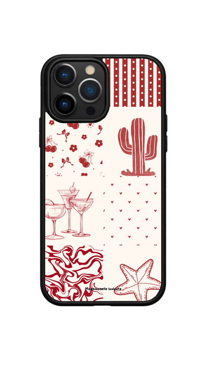 Coque de téléphone Amore avec motifs cerises, cocktails, cactus, cœurs et étoile de mer dans un style patchwork rétro inspiré des vacances.
