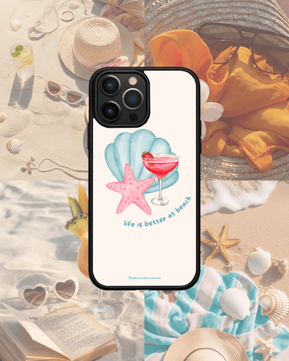 Coque de téléphone Pink Lagon avec étoile de mer rose, coquillage bleu et cocktail fruité, design inspiré de la plage et des vacances d'été.