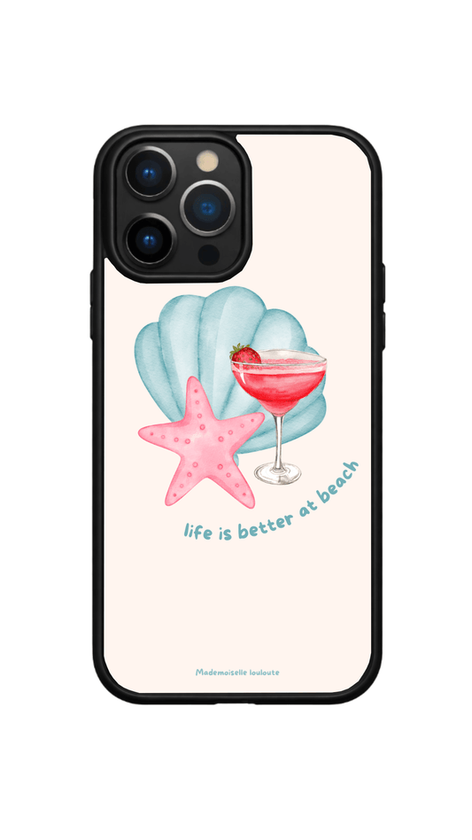 Coque de téléphone Pink Lagon avec étoile de mer rose, coquillage bleu et cocktail fruité, design inspiré de la plage et des vacances d'été.