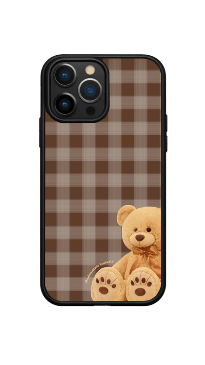 Coque de téléphone Doudou avec petit ours en peluche et motif à carreaux marron
