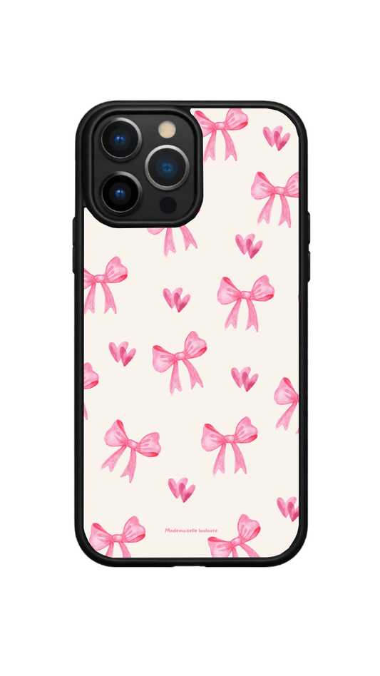 Coque Pinky, noeud et coeur rose. Fond moodboard 